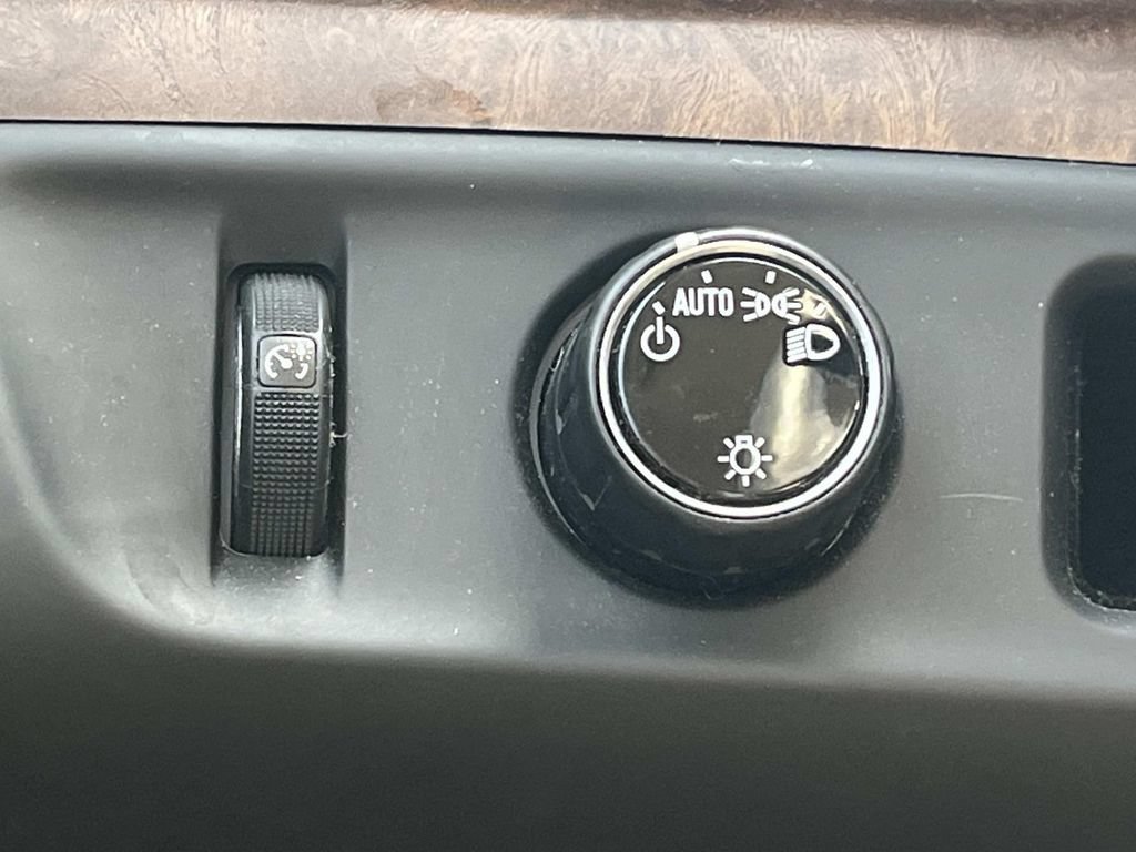 Used 2017 Cadillac Escalade Premium Luxury RWD image 35