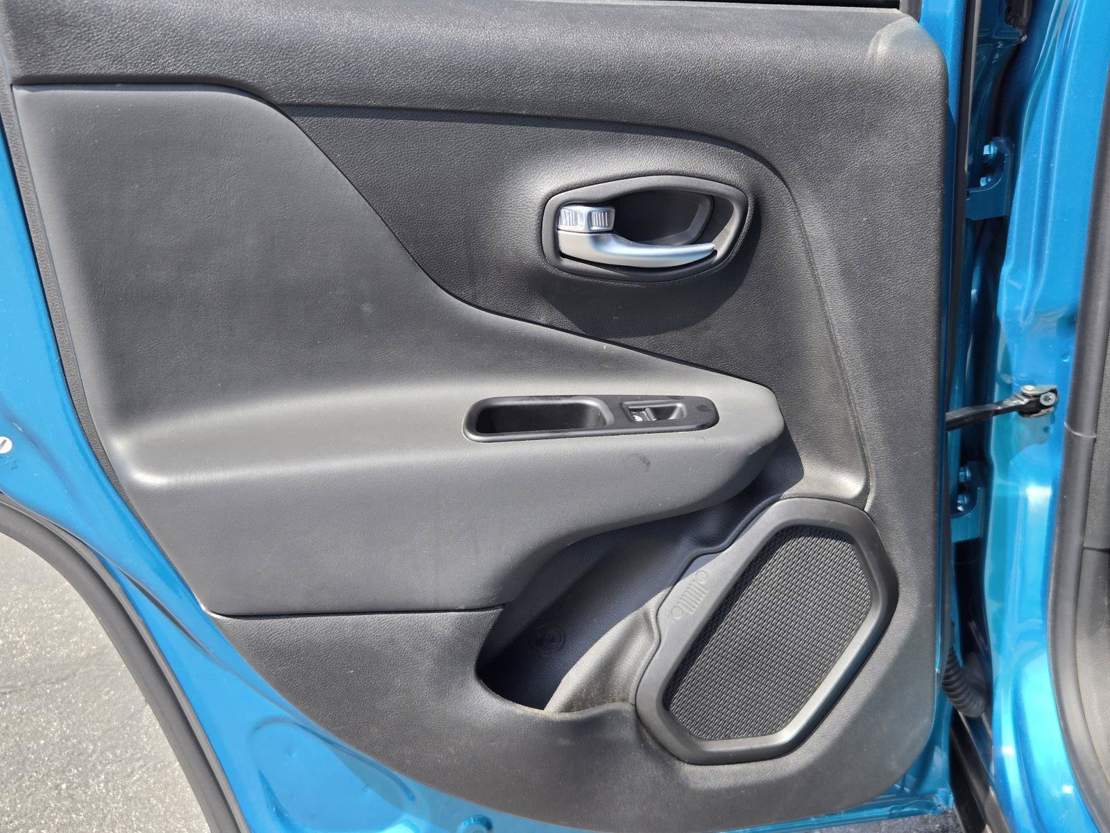Certified 2022 Jeep Renegade Latitude AWD/4WD image 27