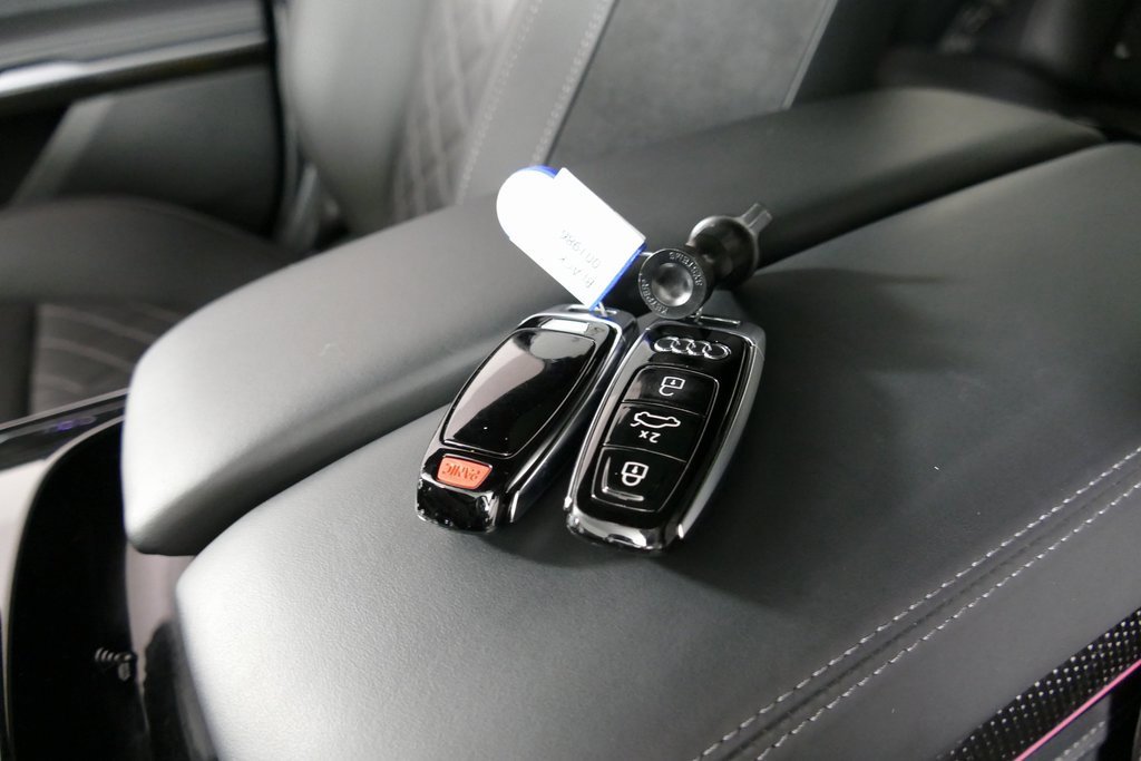 Used 2022 Audi S8 image 12