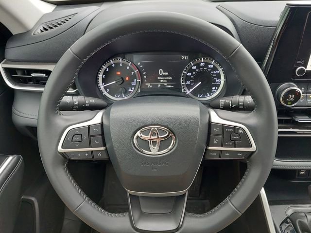 Used 2024 Toyota Highlander LE image 26