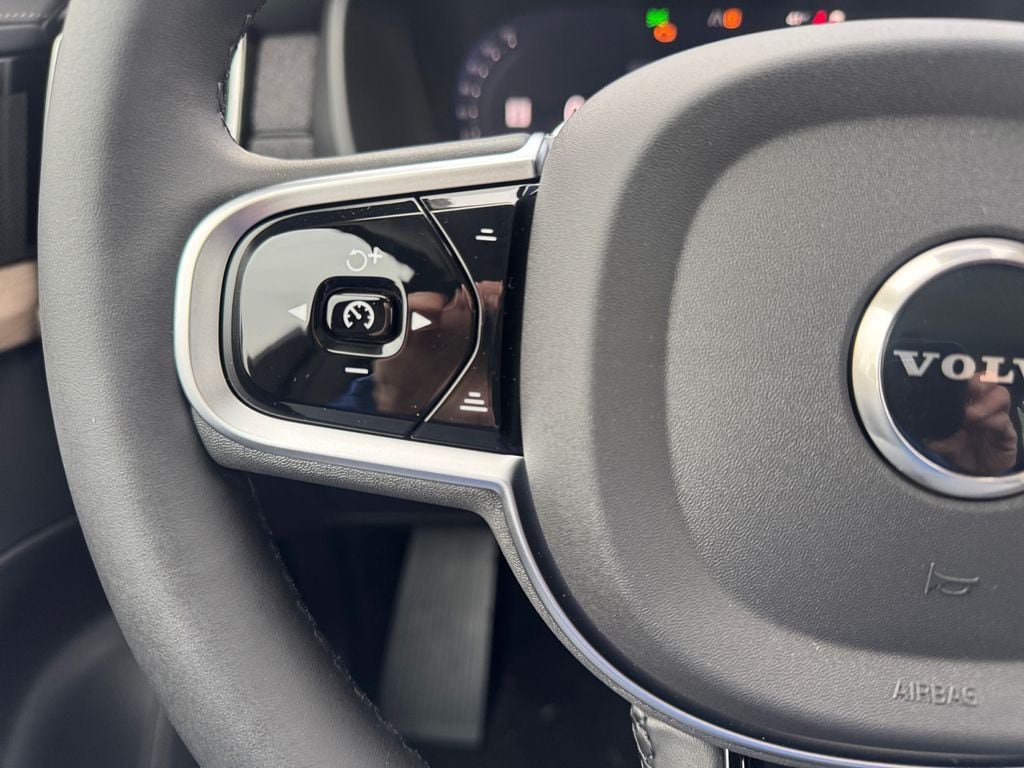 New 2026 Volvo XC90 B6 Plus w/ Protection Package Premier AWD/4WD image 15