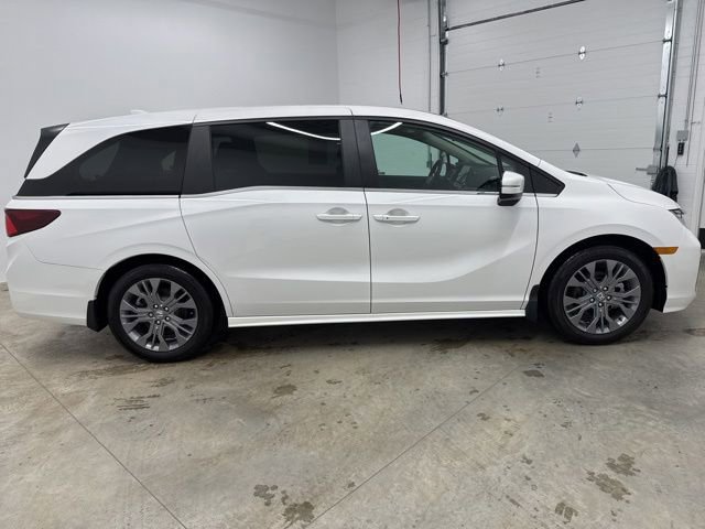 Certified 2026 Honda Odyssey Touring image 4