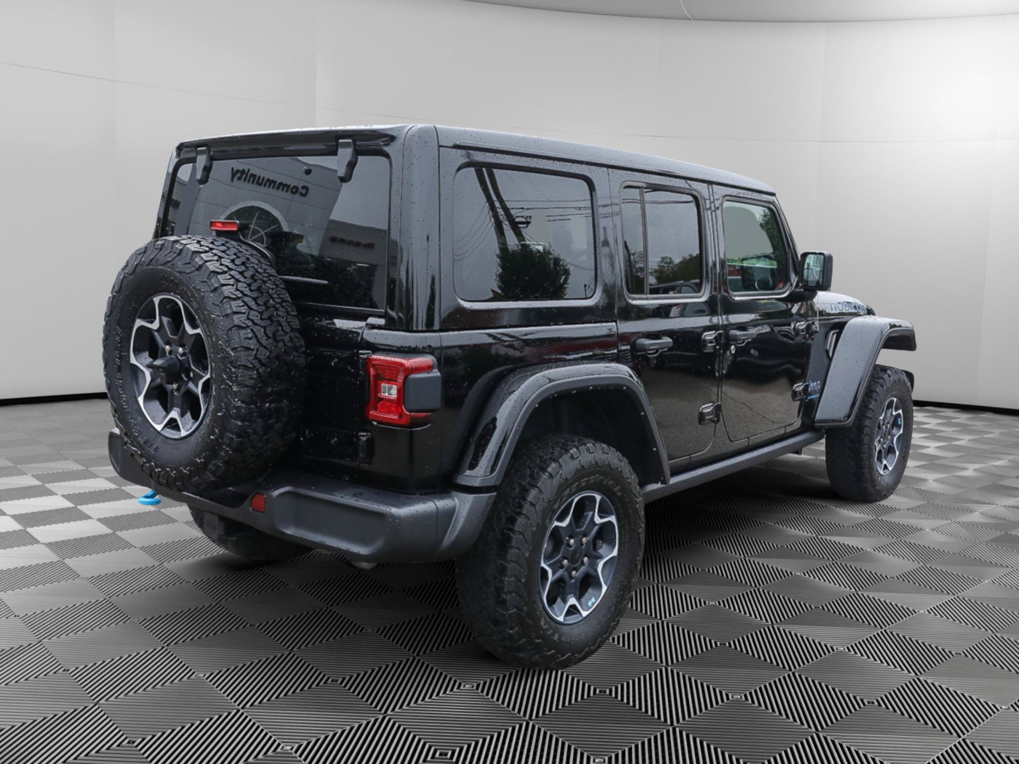 Used 2023 Jeep Wrangler Unlimited Rubicon 4xe w/ Cold Weather Group AWD/4WD image 8
