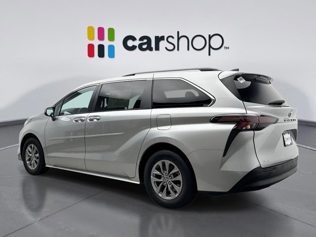 Used 2023 Toyota Sienna XLE image 3