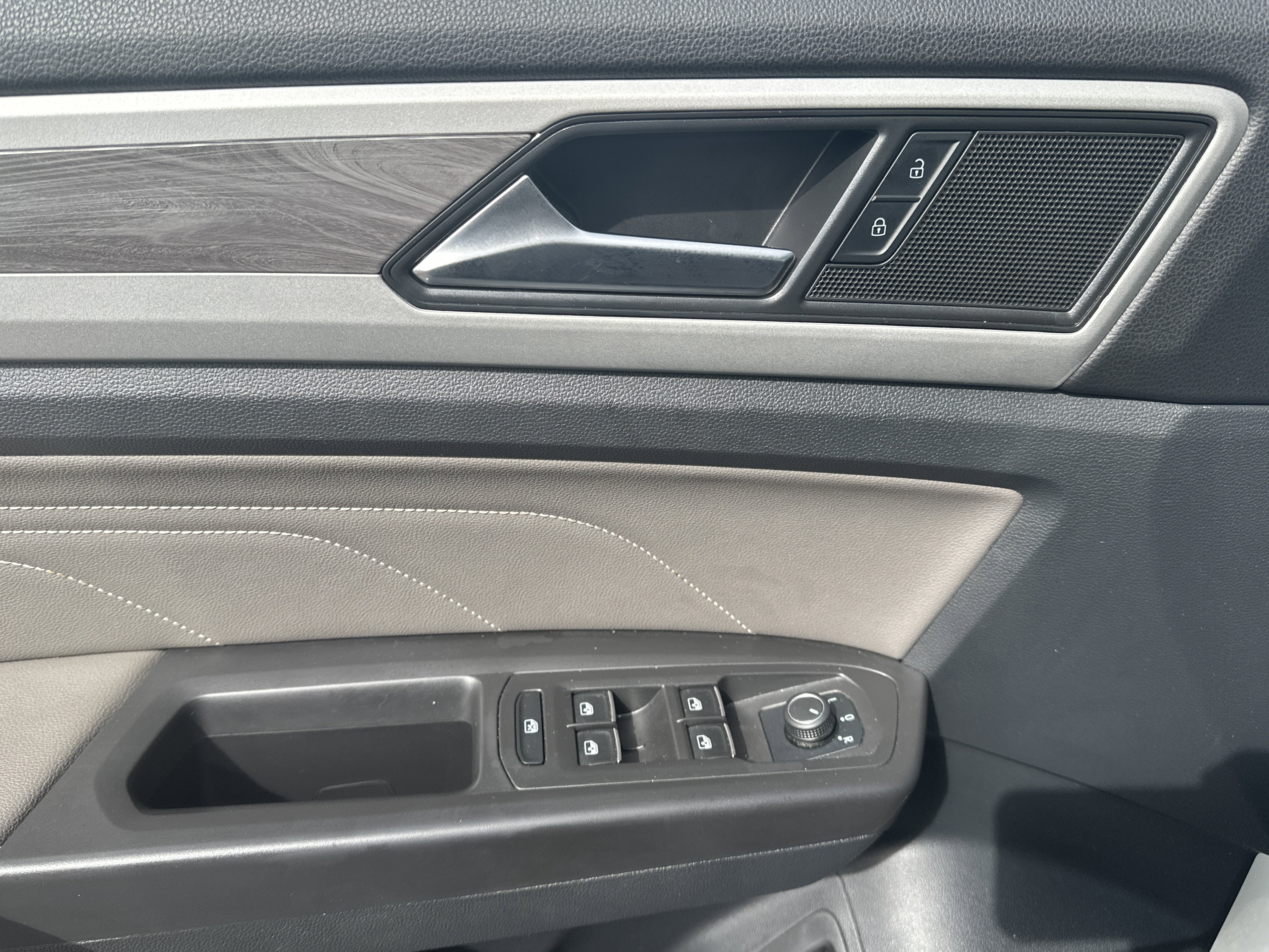 Certified 2023 Volkswagen Atlas Cross Sport SE w/ Black Wheel Package image 19