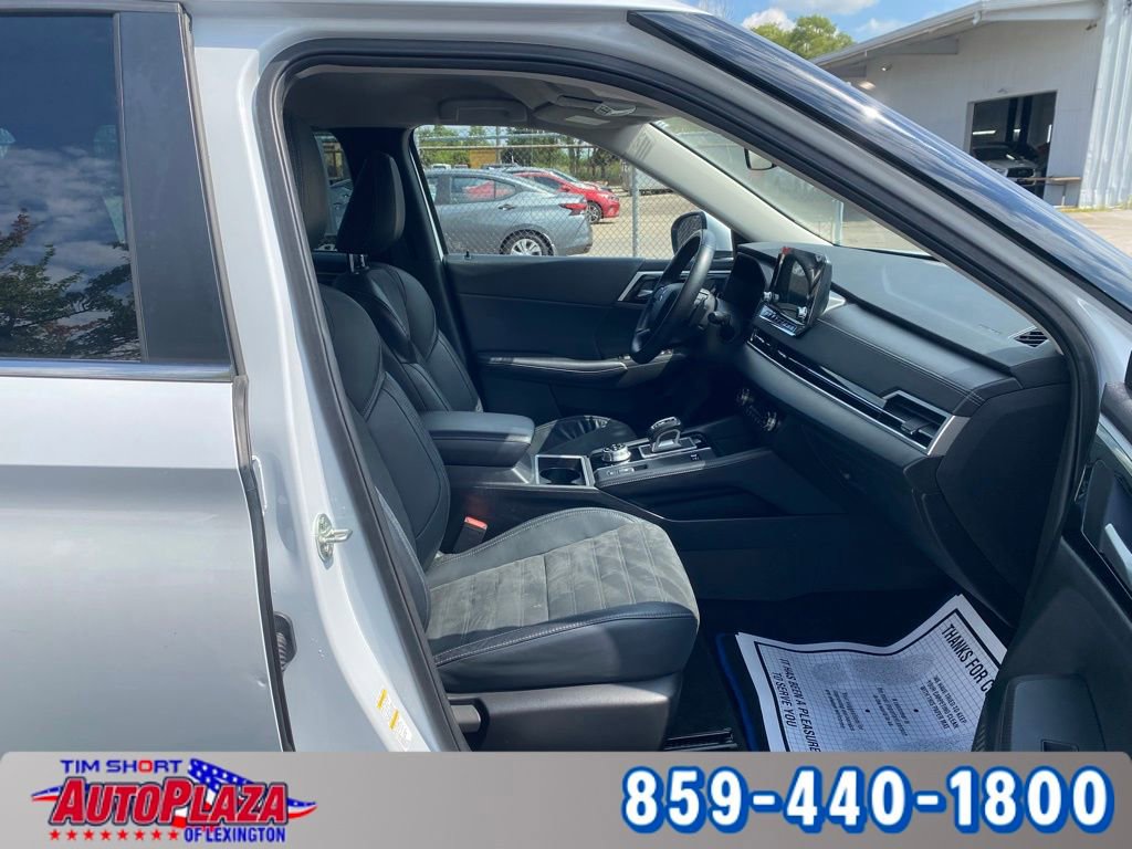 Used 2023 Mitsubishi Outlander SE image 47