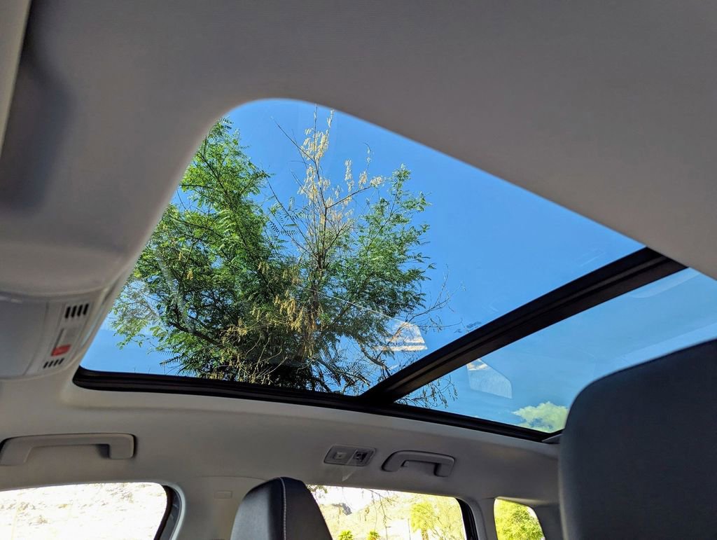 Used 2025 Volkswagen Taos SE w/ Panoramic Sunroof Package FWD image 14