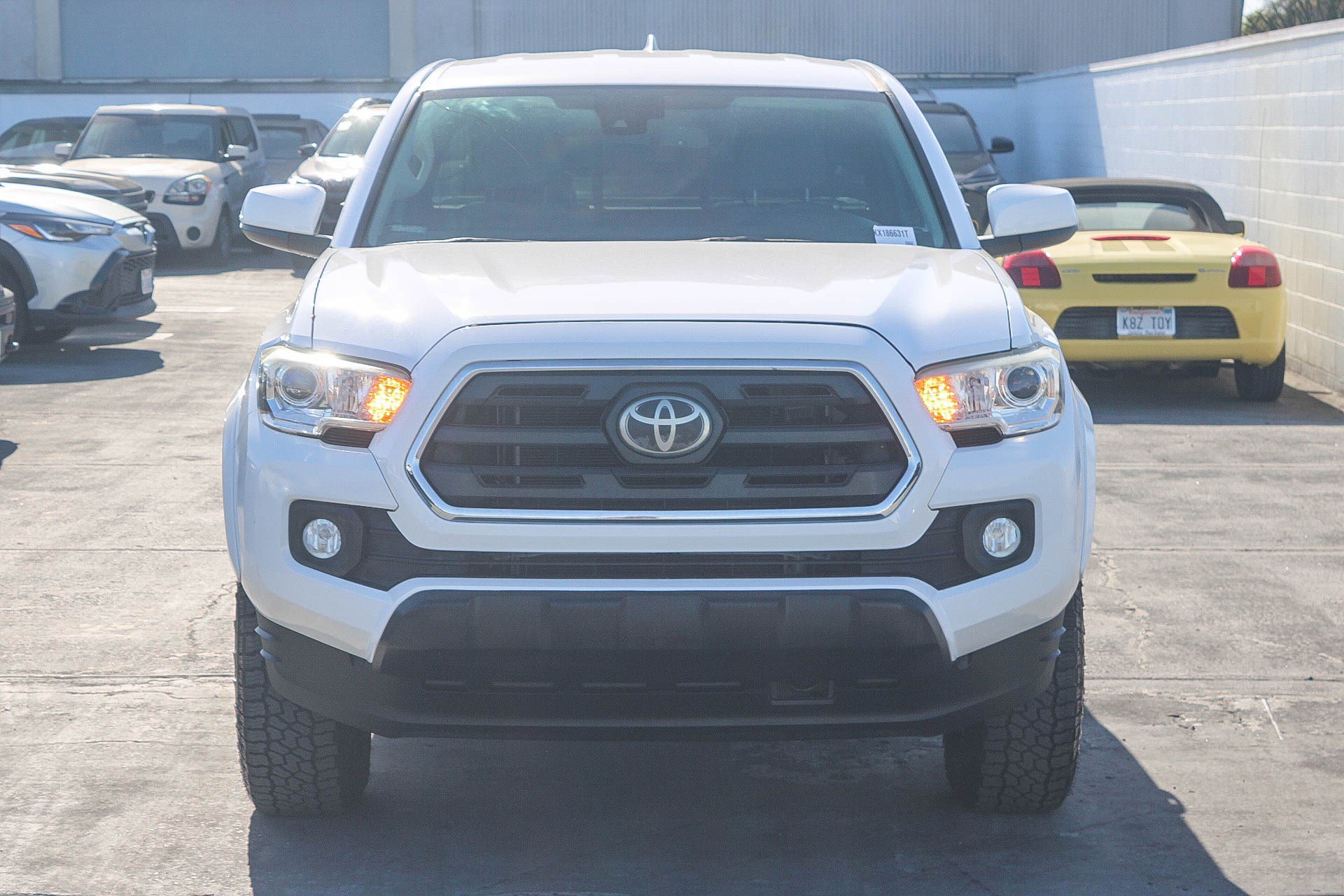 Used 2019 Toyota Tacoma SR5 AWD/4WD image 2