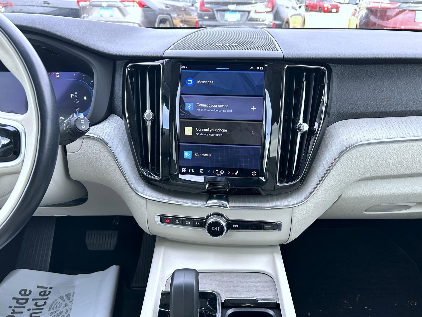 Used 2023 Volvo XC60 B5 Plus image 13