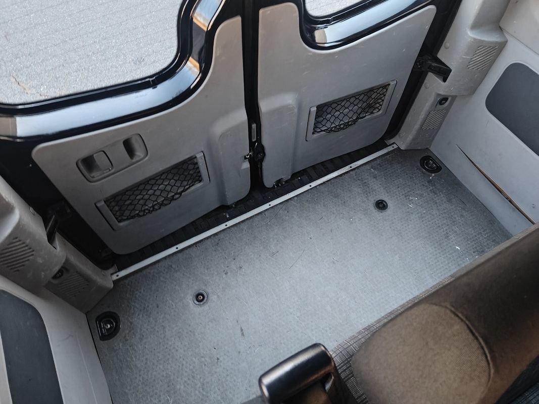 Used 2016 Mercedes-Benz Sprinter 2500 image 23