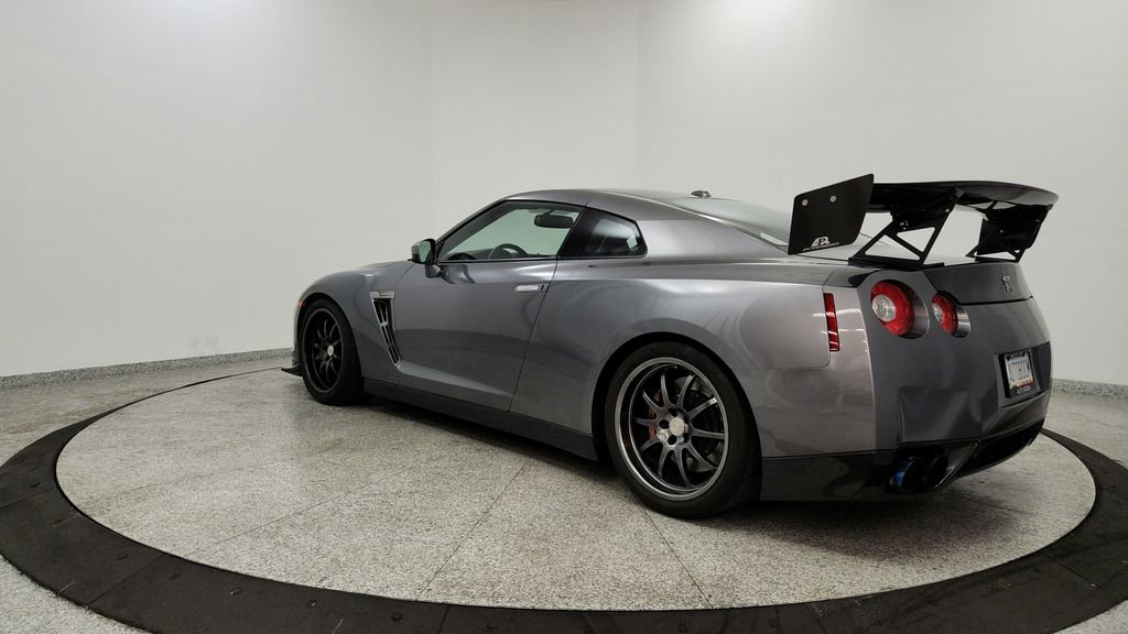 Used 2011 Nissan GT-R Premium AWD/4WD image 3