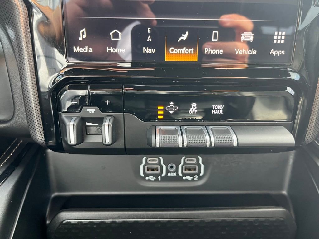 Used 2024 RAM 1500 Limited w/ Body Color Bumper Group image 15