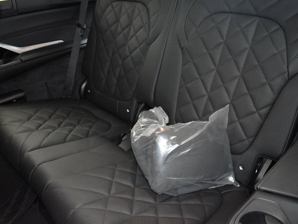 New 2026 BMW X7 xDrive40i w/ Executive Package image 17
