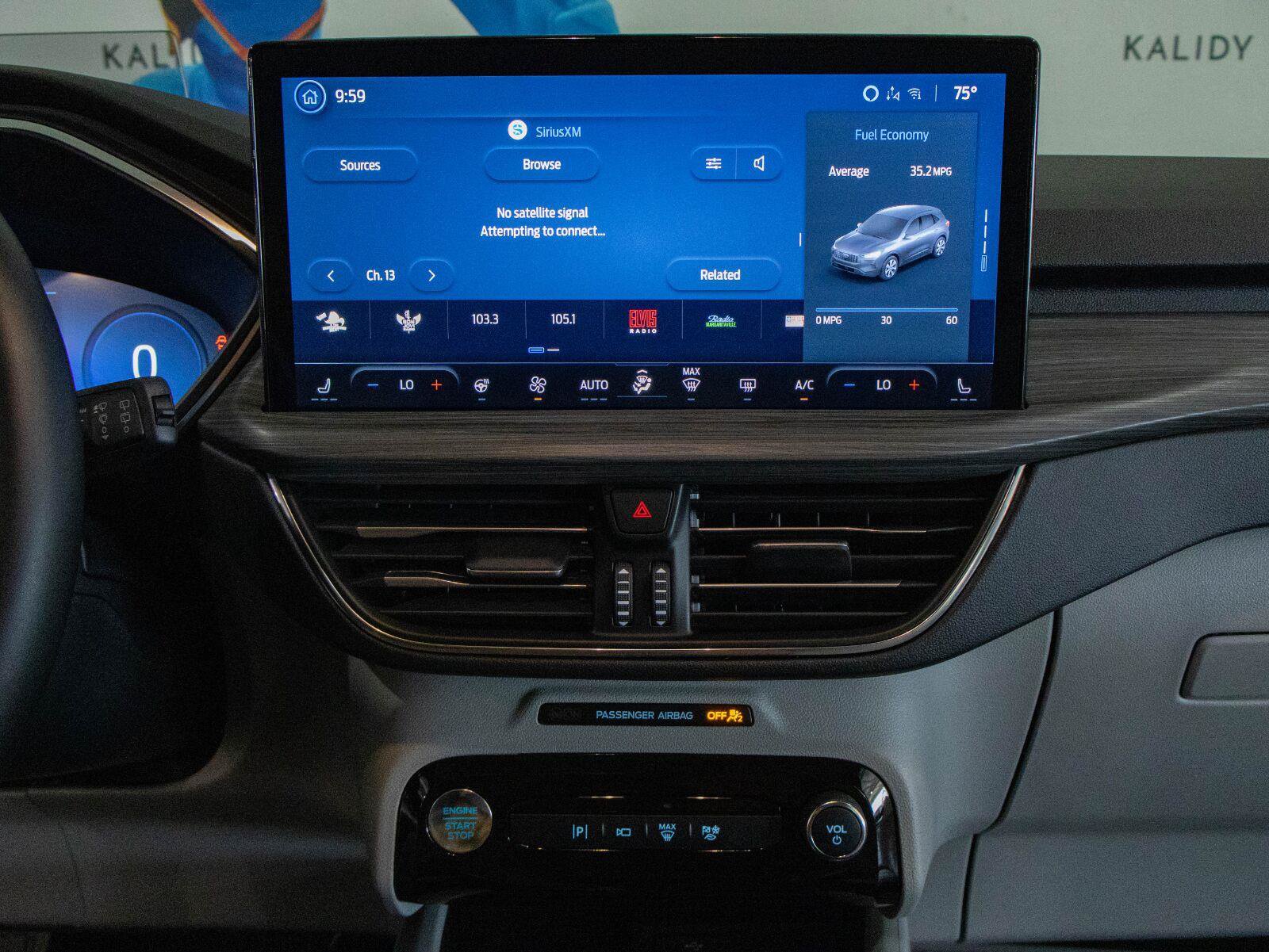 Used 2026 Ford Escape Platinum w/ Premium Technology Package AWD/4WD image 4