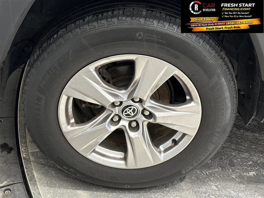 Used 2022 Toyota RAV4 XLE image 57