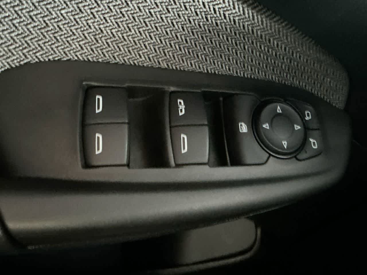 Used 2025 Chevrolet TrailBlazer LT AWD/4WD image 17