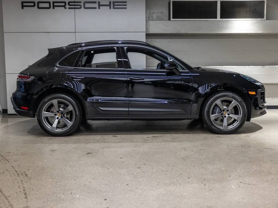 Certified 2026 Porsche Macan AWD/4WD image 9