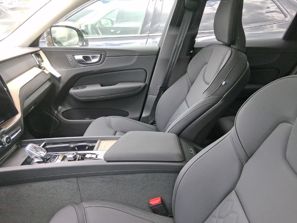 New 2026 Volvo XC60 B5 Plus w/ Protection Package Premier AWD/4WD image 9