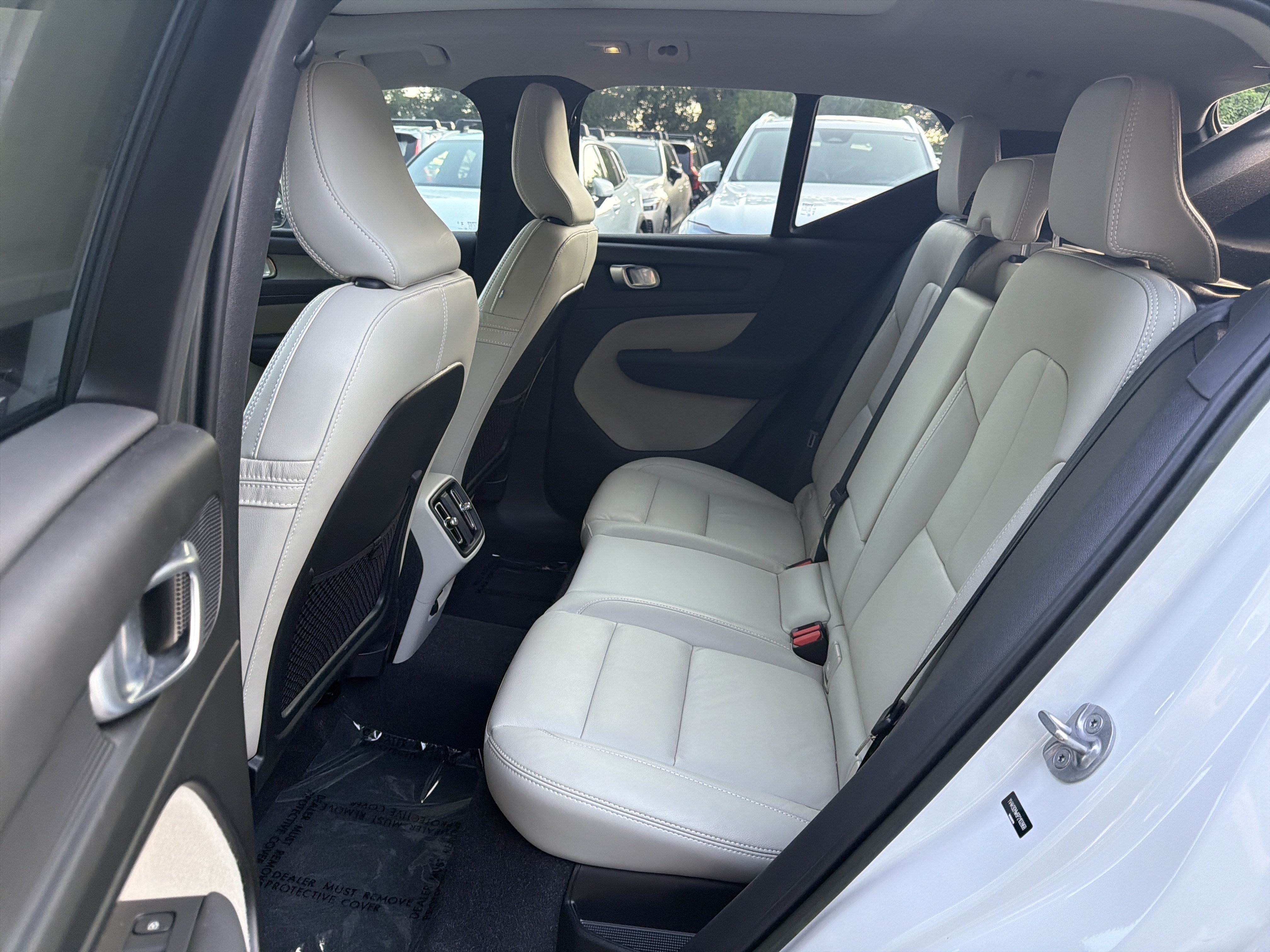 Certified 2023 Volvo XC40 B4 Plus w/ Protection Package Premier FWD image 32