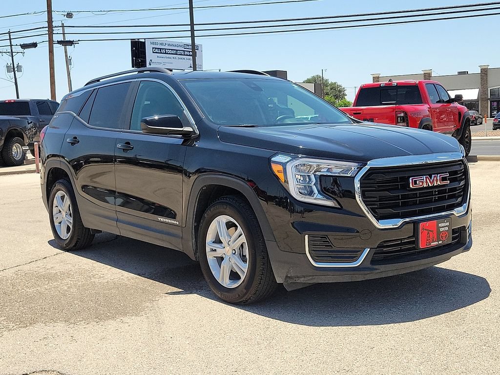 Used 2024 GMC Terrain SLE w/ Driver Convenience Package FWD image 7