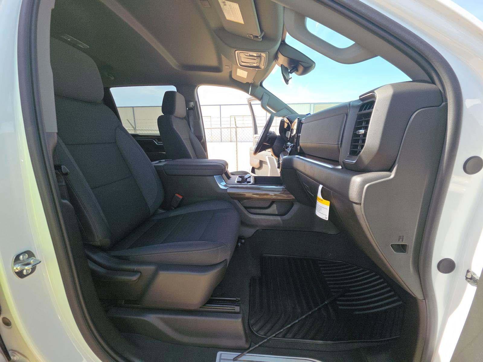 Used 2025 Chevrolet Silverado 2500 LT w/ Convenience Package image 9