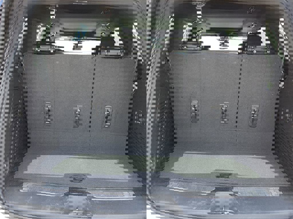 Certified 2022 Chevrolet Tahoe Z71 w/ Luxury Package AWD/4WD image 8