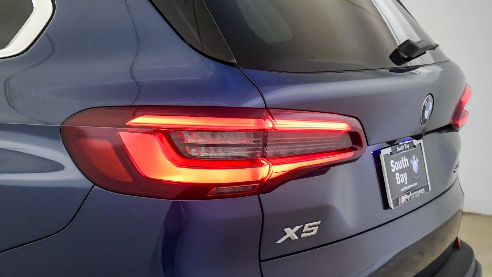 Certified 2022 BMW X5 sDrive40i w/ Luxury Seating Package RWD image 12