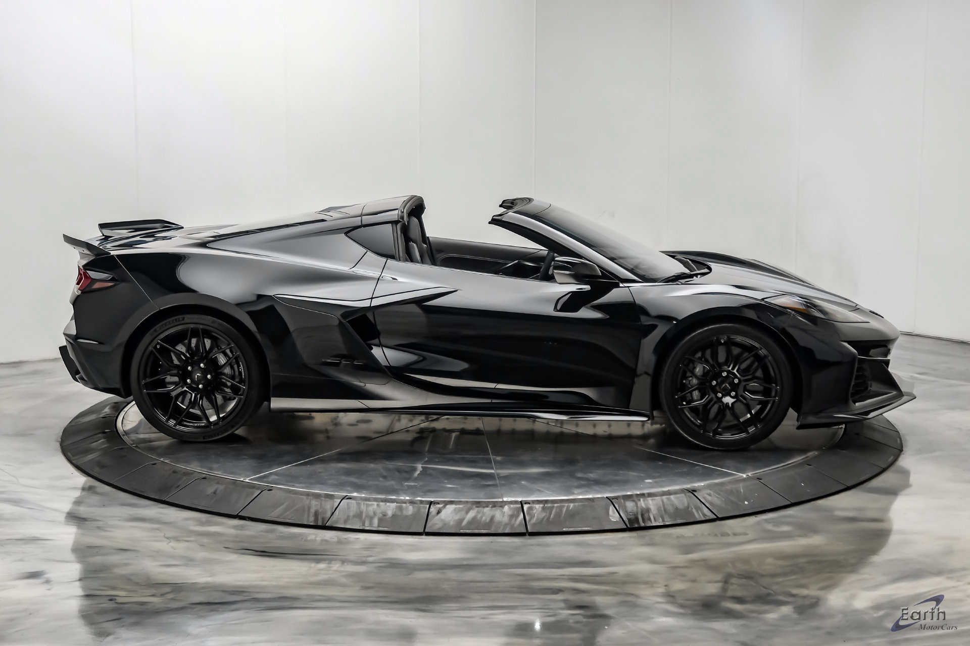 Used 2023 Chevrolet Corvette Z06 w/ Stealth Interior Trim Package RWD image 27