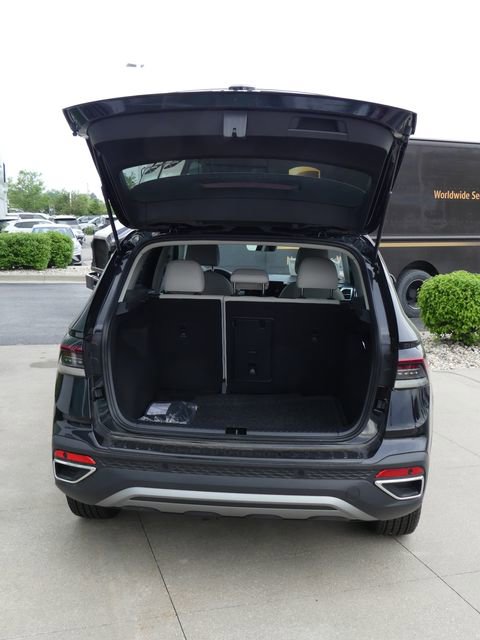 New 2026 Volkswagen Taos SE FWD image 7