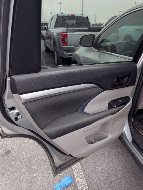 Used 2017 Toyota Highlander LE AWD/4WD image 9