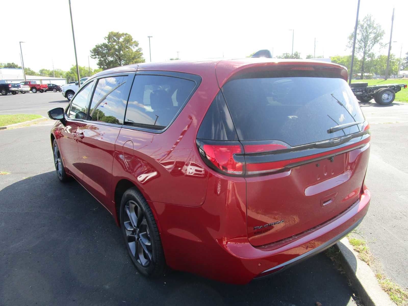 New 2026 Chrysler Pacifica Select FWD image 7