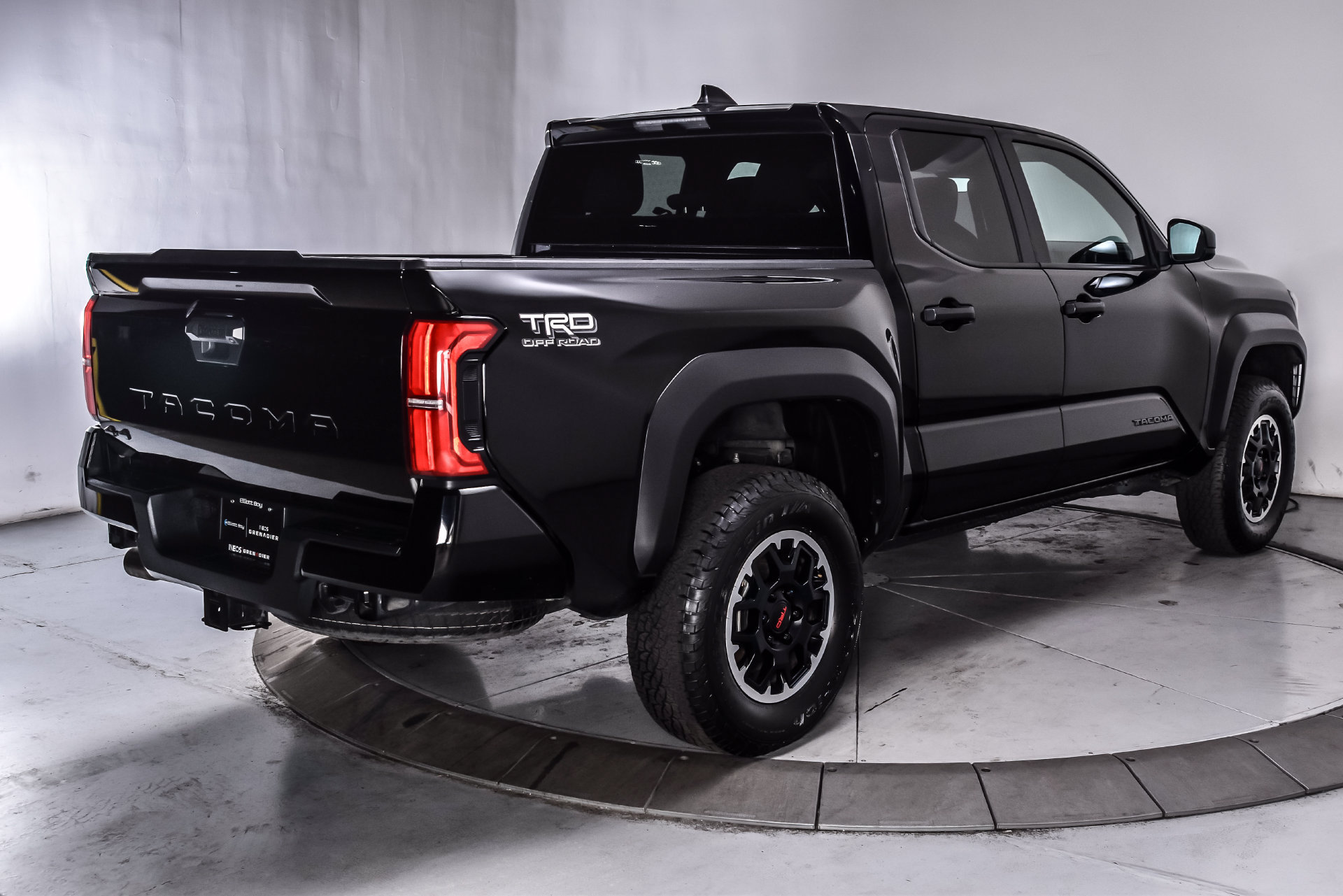 Used 2024 Toyota Tacoma TRD Off-Road AWD/4WD image 7