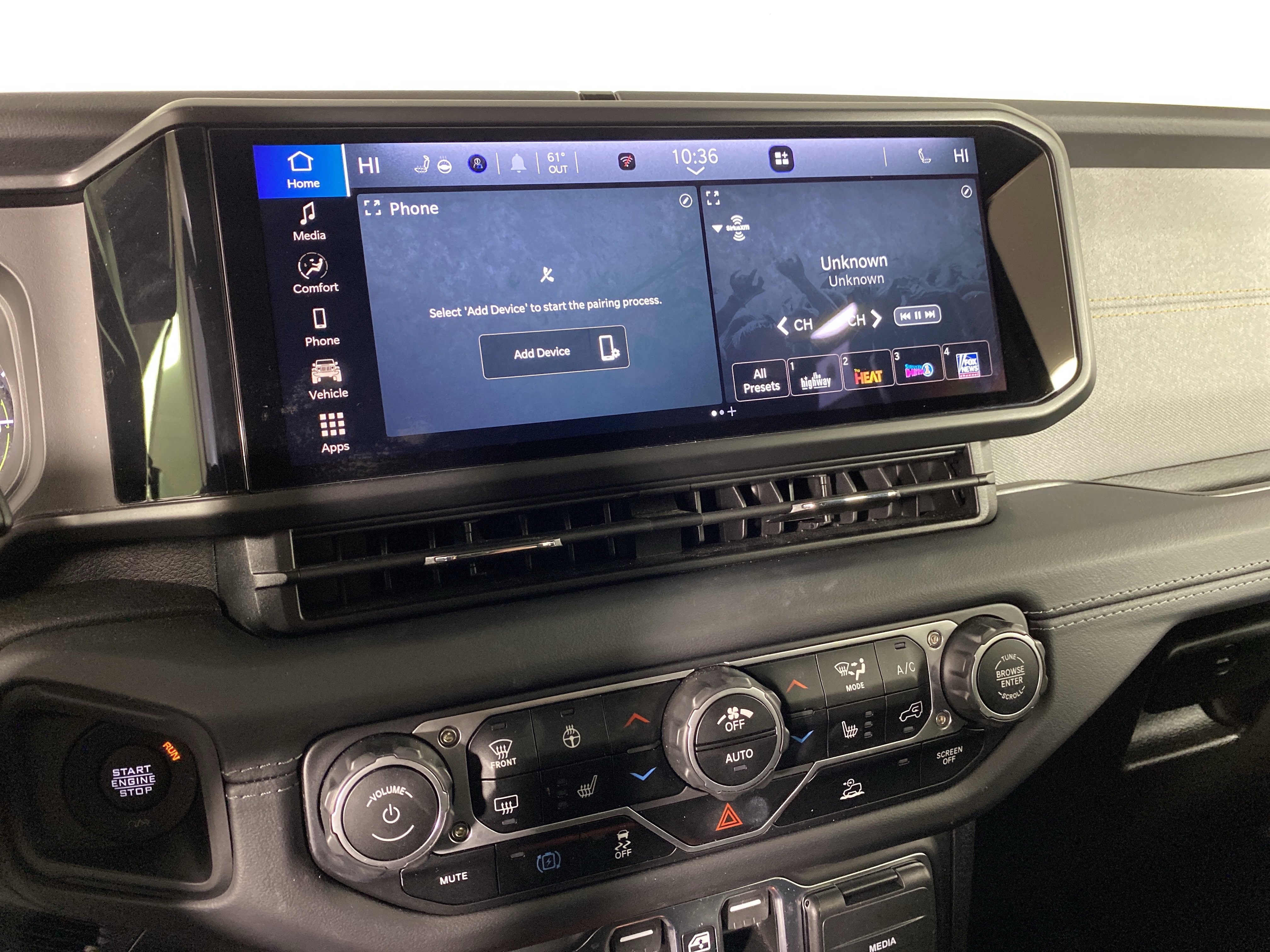 Used 2025 Jeep Wrangler Sahara AWD/4WD image 29