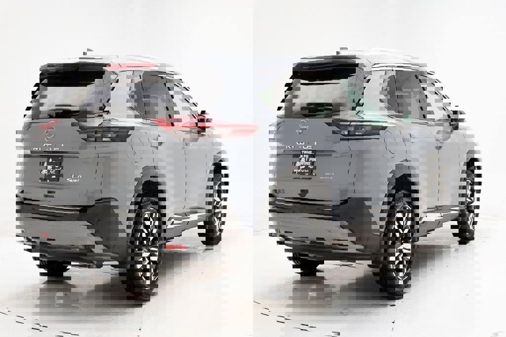 Used 2023 Nissan Rogue SL w/ SL Premium Package image 9