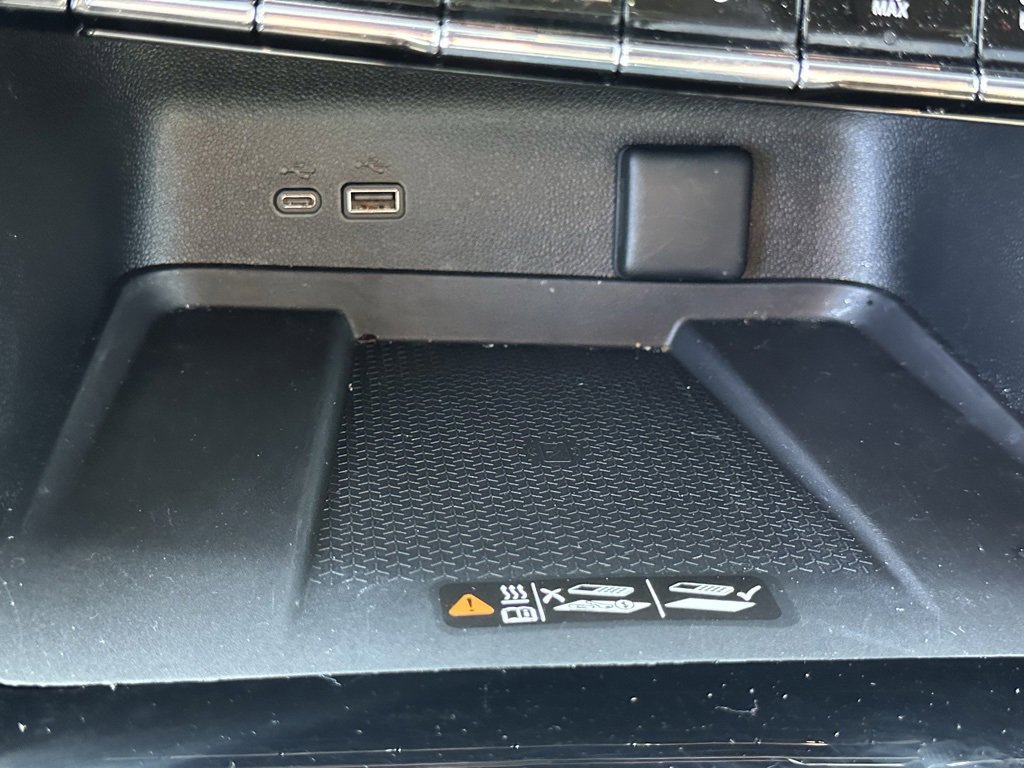 Used 2025 Chevrolet Traverse Z71 w/ Driver Confidence Package image 31