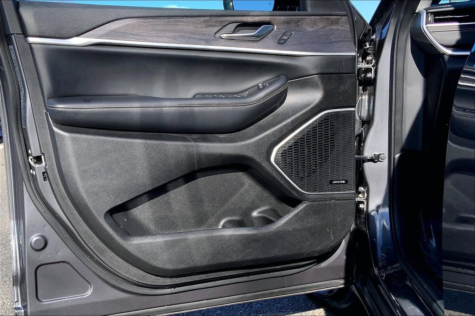 Certified 2023 Jeep Grand Cherokee L Limited w/ Trailer Tow Group (B) image 20