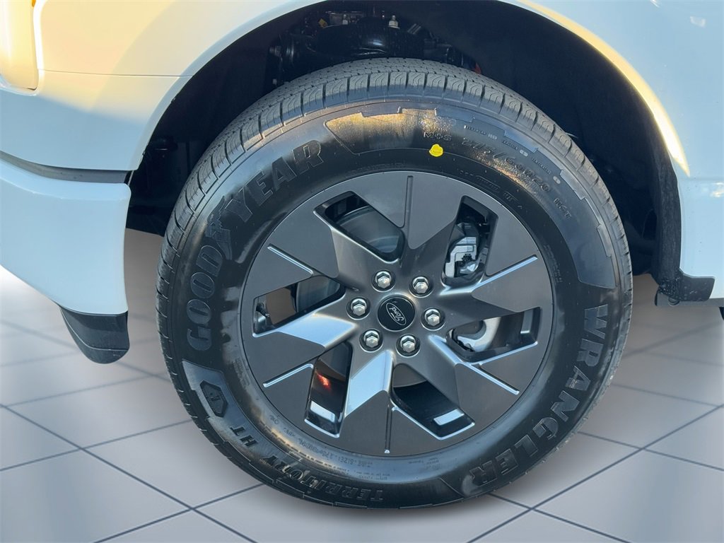 New 2025 Ford F150 Lightning Lariat image 5