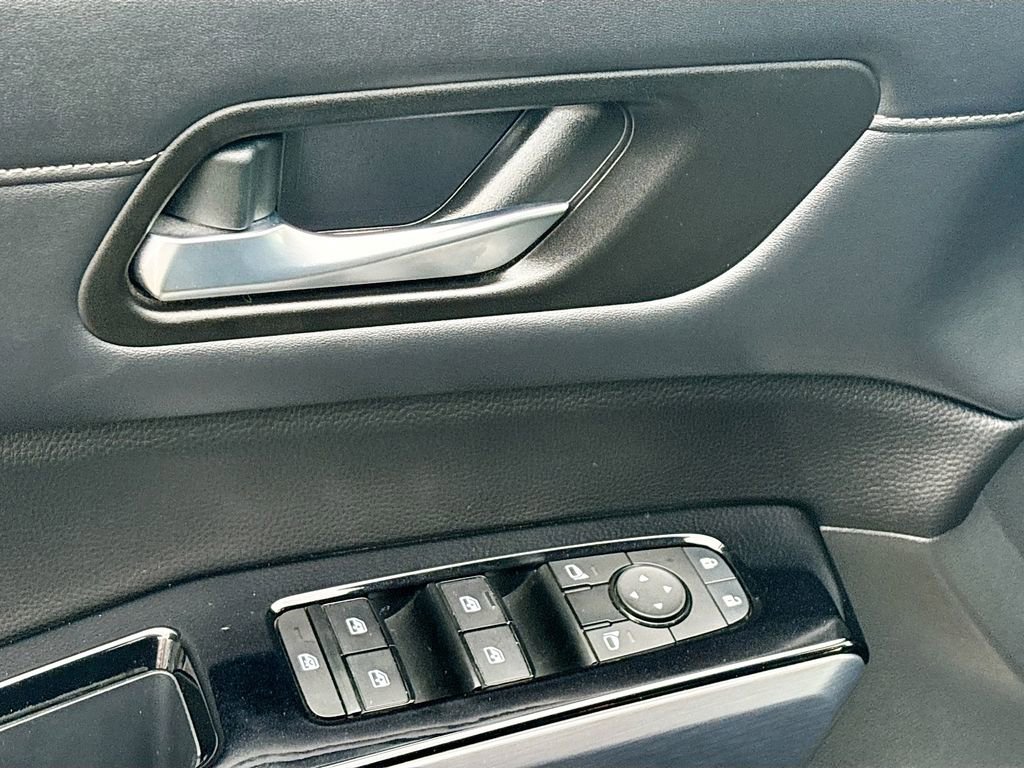 Used 2023 Nissan Pathfinder SL w/ Lighting Package (N92) image 18