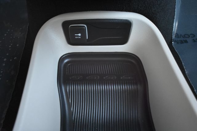 Used 2024 Chrysler Pacifica Touring-L FWD image 26