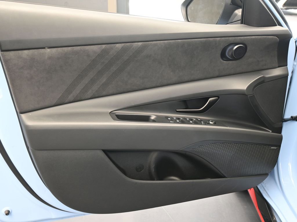 Used 2025 Hyundai Elantra N image 30