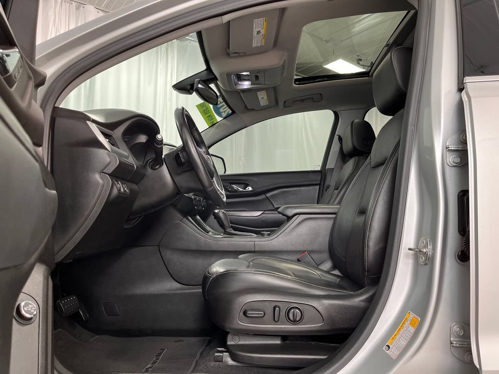 Used 2019 GMC Acadia SLT w/ LPO, Black Accent Package AWD/4WD image 9