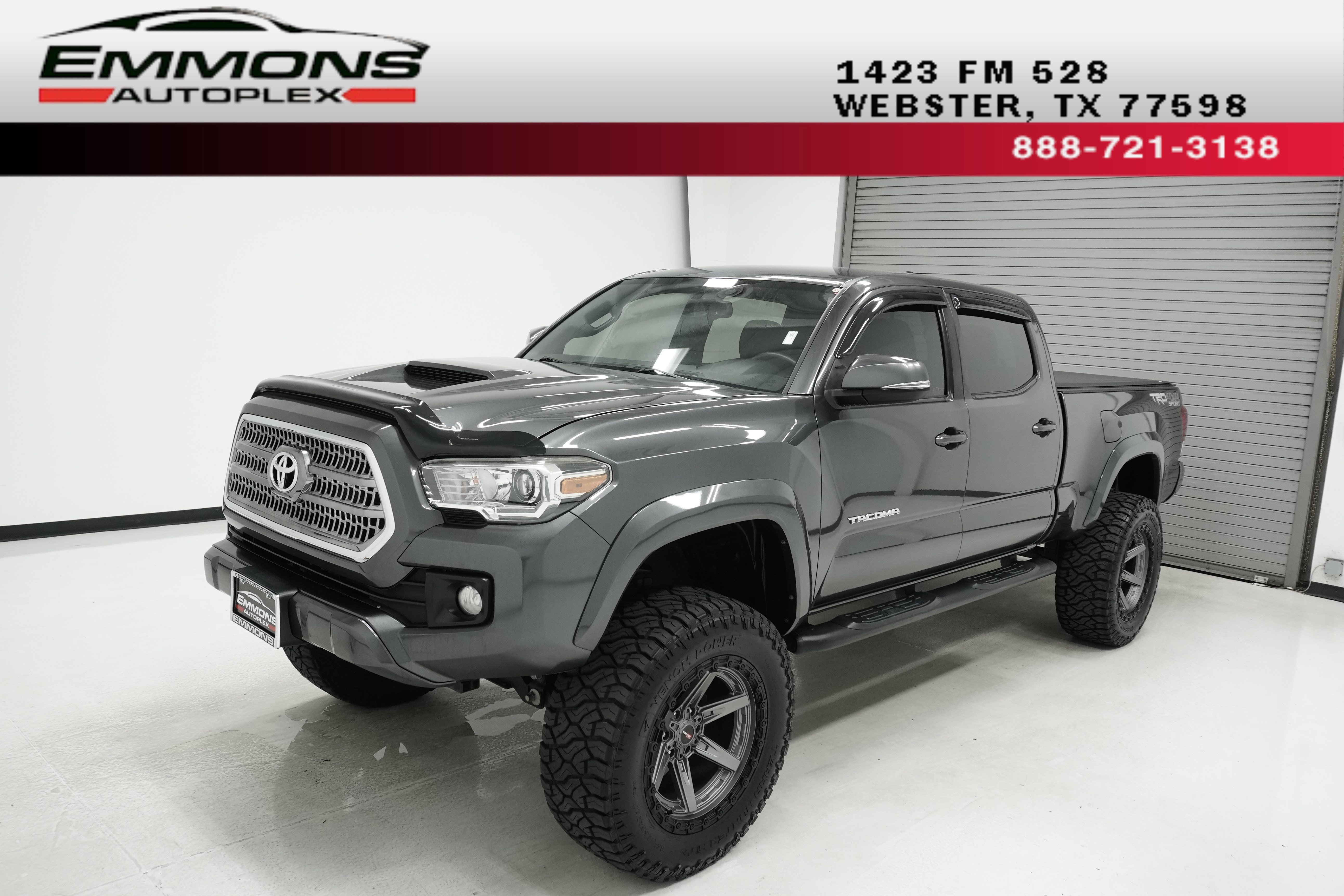 Used 2017 Toyota Tacoma TRD Sport w/ Tow Package AWD/4WD image 1