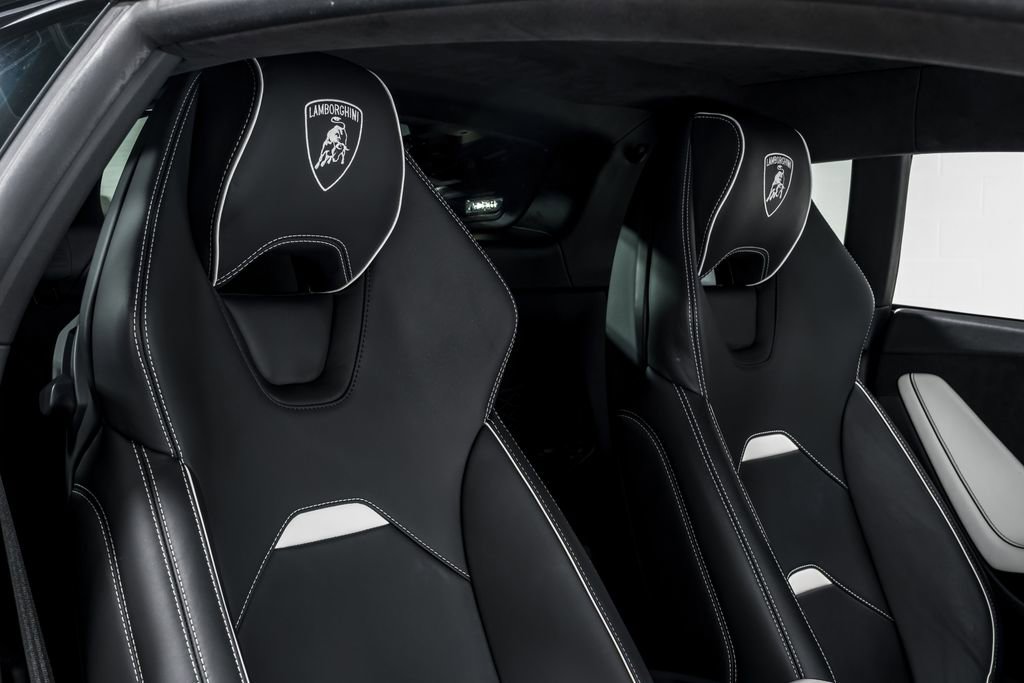 Used 2020 Lamborghini Huracan EVO RWD image 34