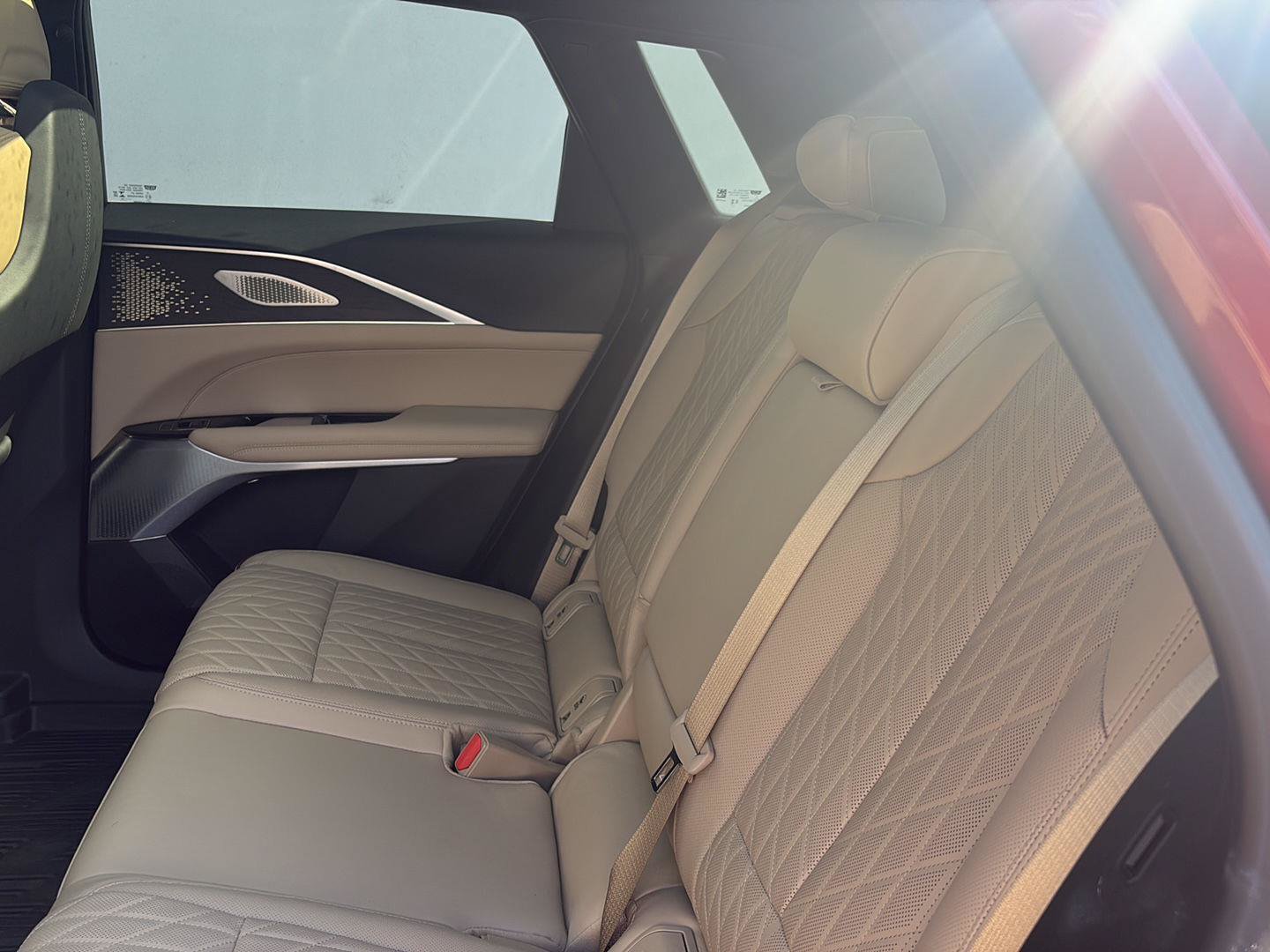 Used 2026 Cadillac Lyriq Signature Luxury AWD/4WD image 6