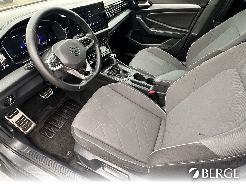 Used 2025 Volkswagen Jetta Sport FWD image 18
