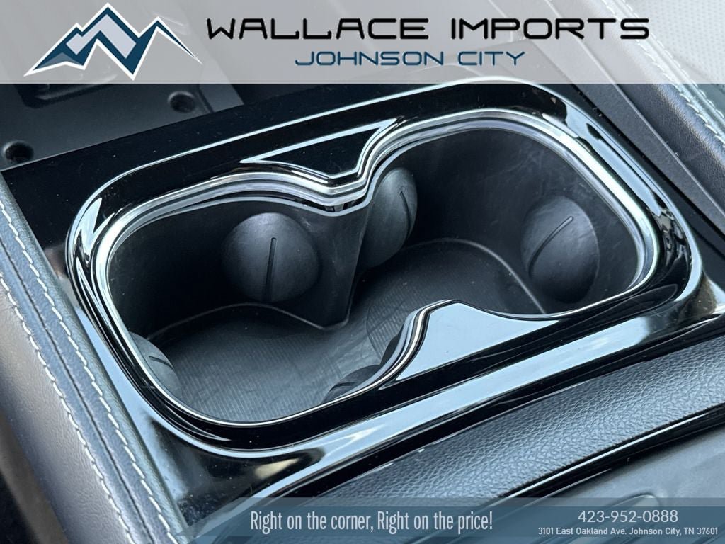 Used 2025 Chrysler Pacifica Limited FWD image 19