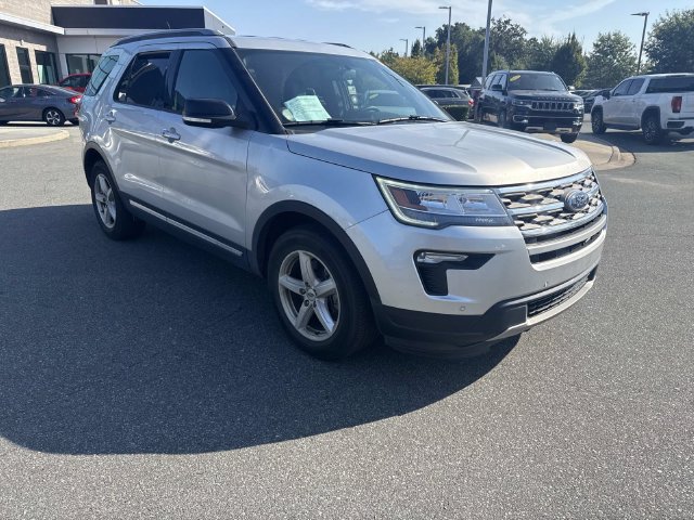 Used 2018 Ford Explorer XLT w/ Equipment Group 202A FWD image 3