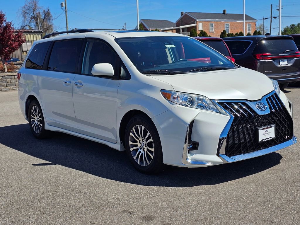 Used 2019 Toyota Sienna XLE w/ XLE Navigation Package image 10