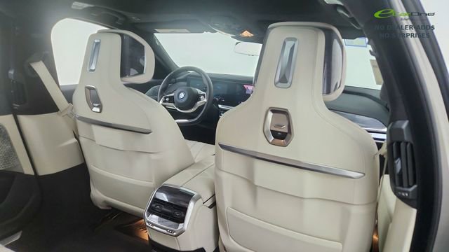 Used 2024 BMW i7 xDrive60 image 28