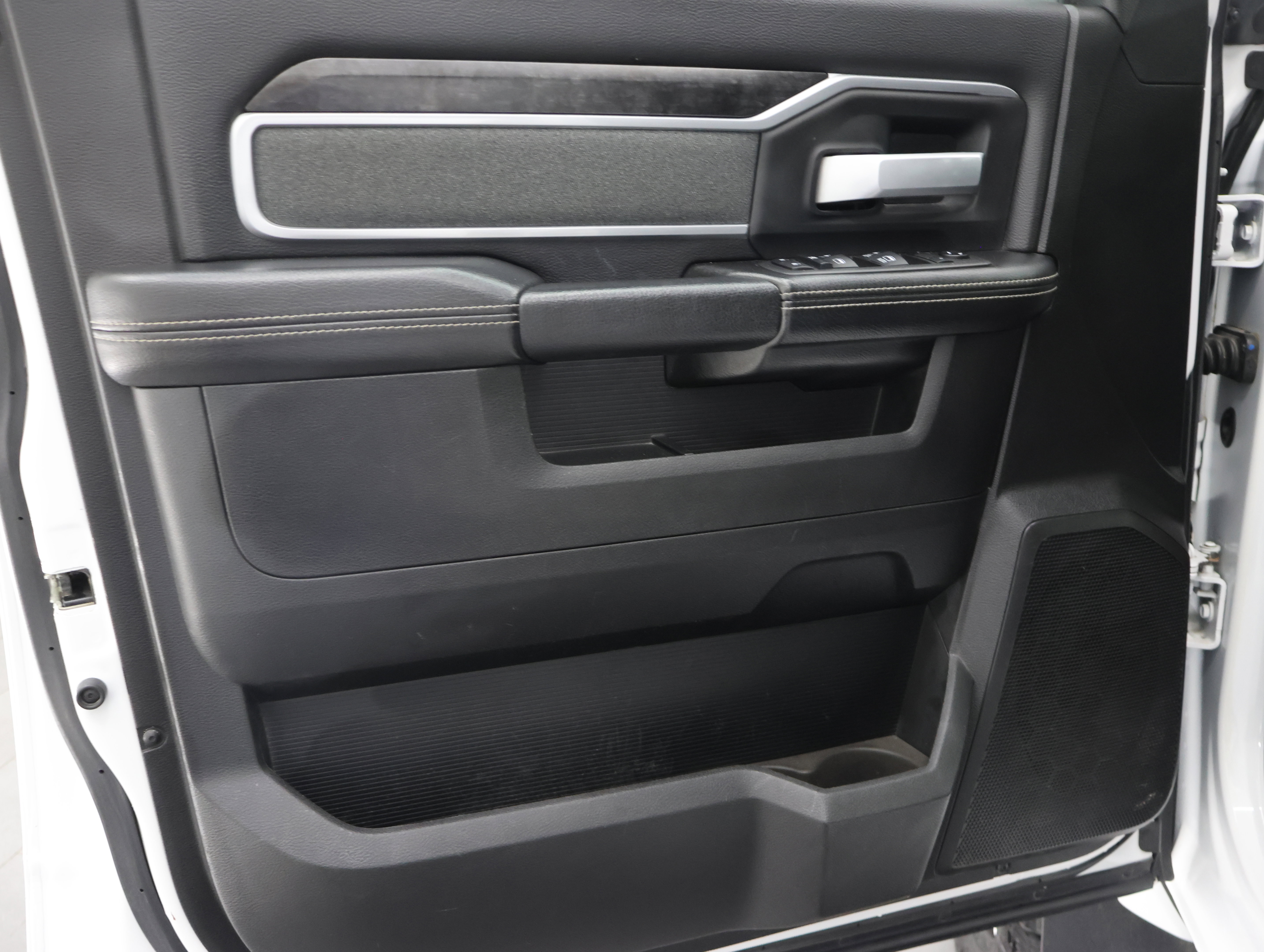 Used 2022 RAM 2500 Big Horn w/ Night Edition AWD/4WD image 40